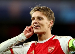 Danh sách chuyền chìa khóa Premier League 2024: Odegaard đứng đầu với 29 lần, tiếp theo là B Fee với 28 lần.