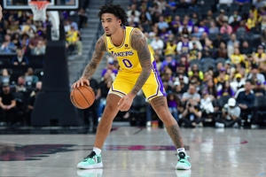 Quan chức của Lakers: Hôm nay Schiffino đã trải qua thành công ca phẫu thuật cắt bỏ đĩa đệm xâm lấn tối thiểu trên cột sống thắt lưng của anh ấy