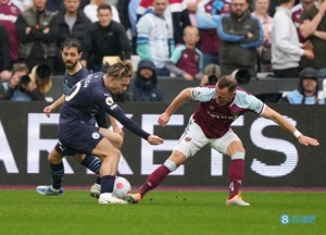 Sky: Hậu vệ Cao Far của West Ham không hài lòng với hợp đồng hiện tại và tin rằng anh xứng đáng được đối xử tốt hơn