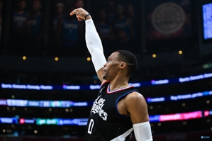 Xuất sắc trong cả tấn công và chuyền bóng! Westbrook đã ghi được 7 điểm và 3 pha kiến ​​​​tạo khi bắn 3/5 trong hiệp đầu tiên.