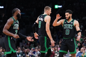 Sự khác biệt là rõ ràng! Celtics thực hiện 24 trong số 47 quả ba điểm & Rockets chỉ thực hiện 7 trong số 30 quả ba điểm