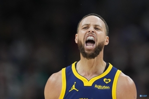 Curry nói về buzzer beater: Chasing Dreams đã tạo nên một màn trình diễn tuyệt vời. Bill muốn cướp tôi nhưng anh ấy đã chậm chân.