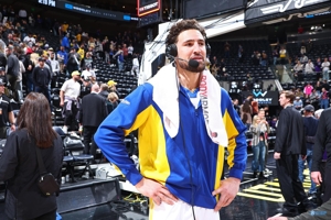 Klay: Tôi vẫn còn vài năm nữa nhưng có lẽ tôi sẽ không thi đấu cho đến khi 40 tuổi. Nghe có vẻ mệt mỏi quá.