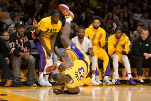 Anh ta trốn thoát! Anh đuổi theo! Lakers lại vượt qua Warriors, đẩy Warriors xuống vị trí thứ 10