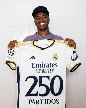 Ở tuổi 23, Vinicius đạt cột mốc 250 trận cho Real Madrid, ghi 73 bàn, 71 kiến ​​tạo và 10 danh hiệu.