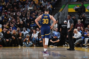 Curry chỉ thi đấu trong hiệp một và ghi được 4 điểm, 1 rebound và 3 kiến ​​​​tạo khi sút 2/13 và 0/9 từ ngoài vòng cấm.