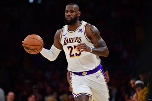 Ham: Mắt cá chân của LeBron James đau đến mức anh ấy phải nghỉ thi đấu hôm nay