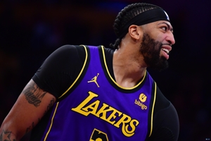 Ghi lại đêm! Lông mày rậm trở thành cầu thủ Lakers đầu tiên đạt ít nhất 25 + 25 điểm trong một trận đấu kể từ O'Neal năm 2004.