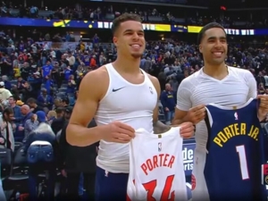 Tình anh em! Michael Porter Jr. và Jontae Porter trao đổi áo đấu sau trận đấu