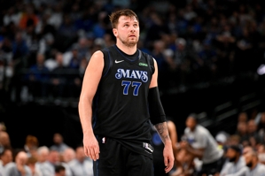 Phía đông không sáng, phía tây sáng! Kỷ lục liên tiếp hơn 30 cú triple-double của Doncic đã kết thúc. Anh là người đầu tiên có hơn 20 cú triple-double liên tiếp.