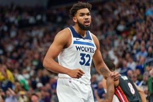 Quan chức của Timberwolves: Towns đã trải qua ca phẫu thuật thành công cho vết rách sụn chêm bên ở đầu gối trái và sẽ được đánh giá lại sau 4 tuần