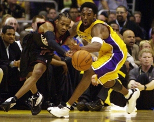 Cầu thủ khó khăn nhất mà bạn từng bảo vệ? Crawford: Kobe, Iverson, Wade