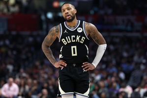 Nằm xuống một chút! Lillard thực hiện 7 trong số 16 cú sút và 2 trong số 7 quả ba điểm, ghi 17 điểm, 3 rebound, 9 kiến ​​​​tạo, 1 cướp và 1 cú sút.