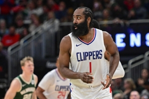 Ảnh hưởng! Mùa này, điểm trên 100 lần sở hữu của Clippers khi Harden có mặt trên sân cao hơn 12,4 điểm so với khi Harden ngoài sân!