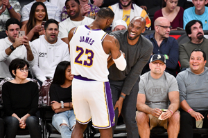 Cầu thủ giỏi nhất bạn từng thấy khi làm bình luận viên là ai? Mark Jackson: Kobe và James