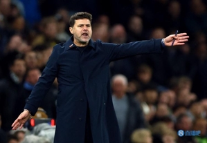 Không chịu nổi, phóng viên: Một số CĐV The Blues giận dữ mắng mỏ HLV Pochettino