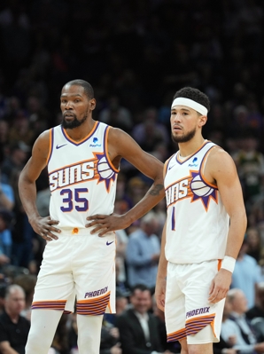 Kỷ lục của Suns ngày càng khốc liệt hơn, giúp Mavericks giành vị trí thứ tám tại Western Conference, hơn đội xếp thứ chín là Lakers ba trận.