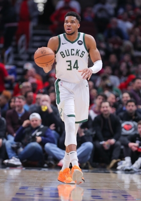 Trạng thái trở lại là được! Antetokounmpo ghi được 21 điểm, 9 rebound và 5 kiến ​​​​tạo khi bắn 9/19.