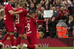 Trận đấu từ thiện-Huyền thoại Liverpool lội ngược dòng thắng Ajax 4-2, Torres khuỵu gối tại Anfield sau khi ghi bàn