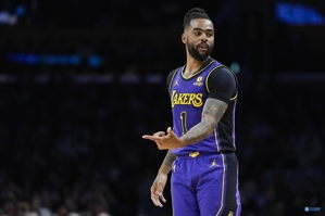 Lakers đã giành chiến thắng lần đầu tiên trong mùa giải này mà không có Russell và bị dẫn 0-5 trước trận đấu này.