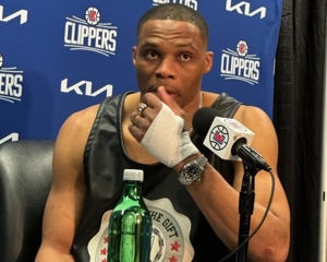 Có điều gì tôi không thể làm được bằng tay trái không? Westbrook: Không có từ "không thể" trong từ điển của tôi