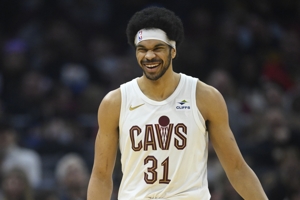 Có hiệu quả! Jarrett Allen thực hiện 5/6 quả trong hiệp và đóng góp 12 điểm và 6 rebound, với điểm cộng trừ là +13