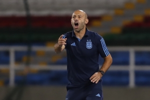 Mascherano: Nhiều cầu thủ quá tuổi muốn tham dự Olympic và đang bàn chuyện này với Scaloni