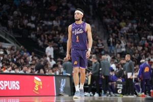 Booker nói về trận ngày mai với Pelicans: Đây không phải vòng play-off nhưng mức độ cạnh tranh sẽ ngang bằng playoffs