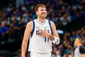 Cá nhân quét 3-0! Đối đầu với Rockets mùa này, Doncic ghi trung bình 41,7 điểm, 10 rebound và 9,3 kiến ​​​​tạo mỗi trận.